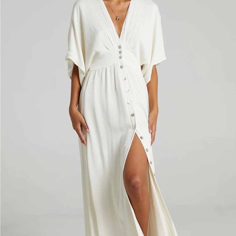 Perfect Summer Classic Cream Button-Detail Maxi Dress. Women’s size 2